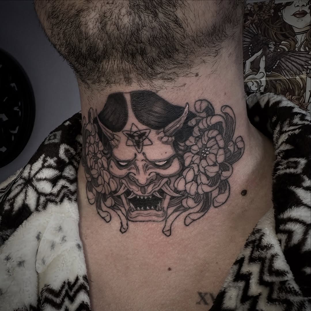 Praying that I’ve worked out how to stop instagram from messing with the colours on my uploads!
Super fun one, Very swollen Japanese mask for Rafael! Thankyou so much for the trust with tattooing your neck! It was an honour! Healed lines fresh shading.
.
.
.
.
#japanesetattoo #hanyamask #blackworktattooartist #necktattoo #uktattoo #norwichtattooist #onimask