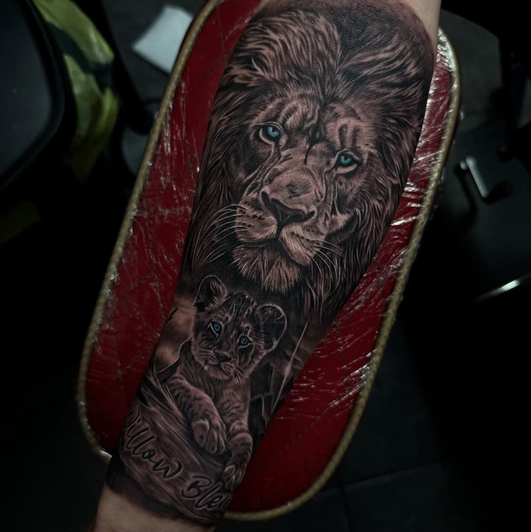 One of the rare times i accept a request for a lion these days 🙏
Cheers @j4ke_b01 
#hakunamatata
Using @yayofamilia  butter and guard 2.0 to heal 💪