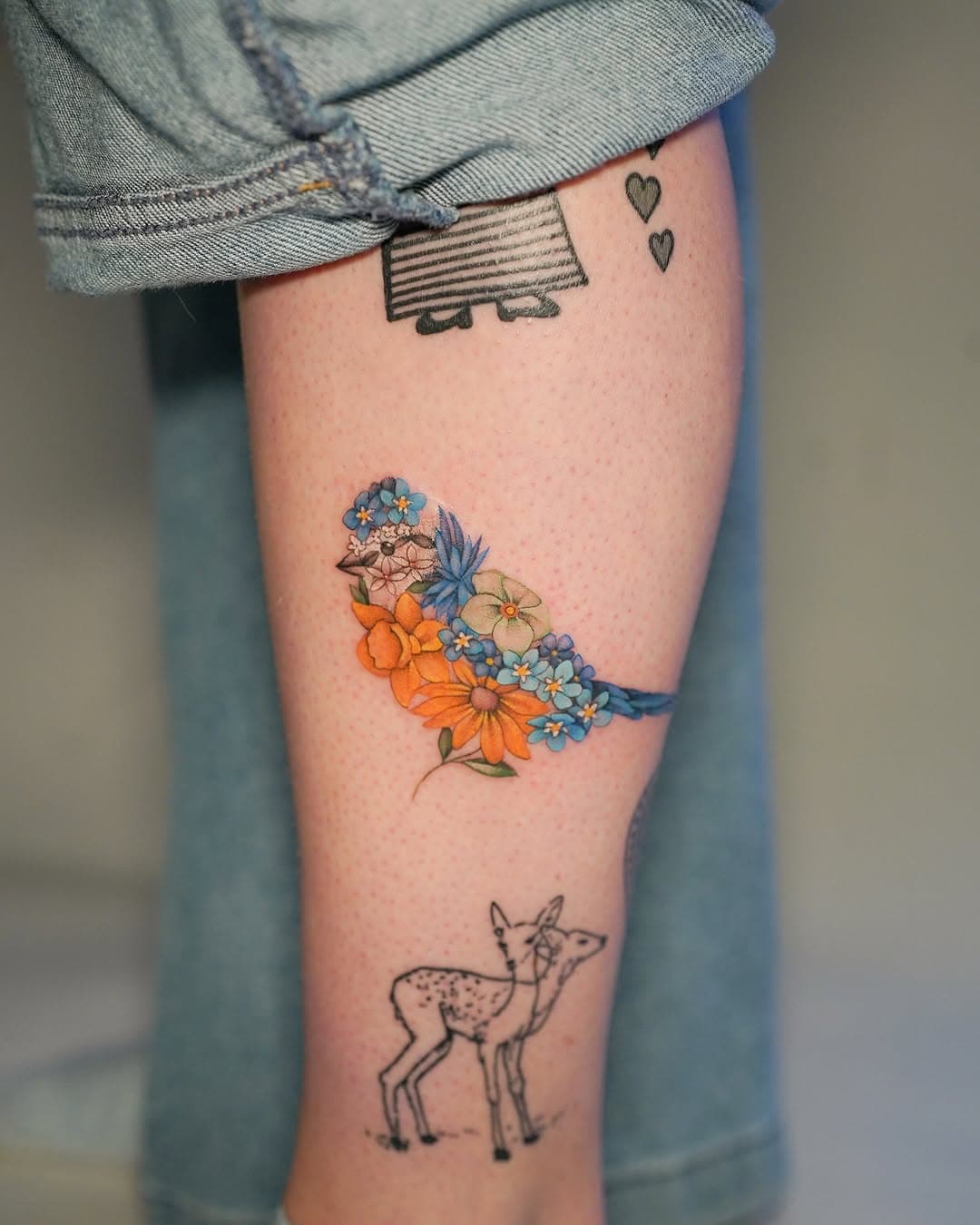 A blue tit made of flowers. So excited I got to tattoo it! Huge thanks to Tabitha!

#flower #floral #botanicaltattoo #finelinetattoo #londontattoo #delicatetattoo #colourtattoos #flowertattoo #floraltattoo #botanical #bluetit #bluetittattoo #bird #birdtattoo