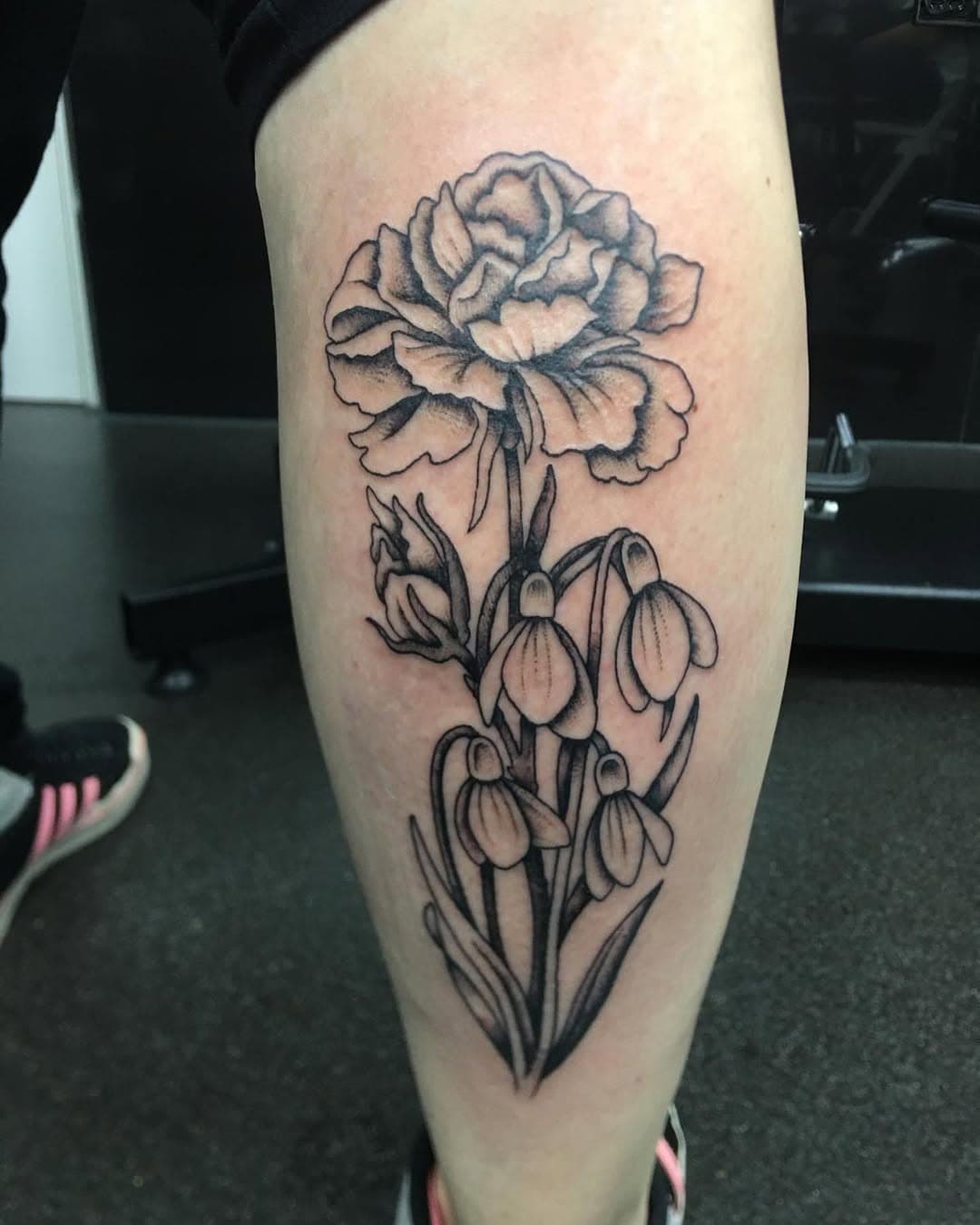 Floral piece done recently on a lovely client. 

Please drop me a DM to book in or you can book with the studio @thecrookedrook 

.⁣
.⁣
.⁣
.⁣
.⁣
#tcrt #hertfordshiretattoo #tattoos #tattooideas #artwork #tattoostyle #hemelhempstead #thecrookedrooktattoo #thecrookedrook #art #tattoolife #floraltattoo #calftattoo #traditionaltattoo