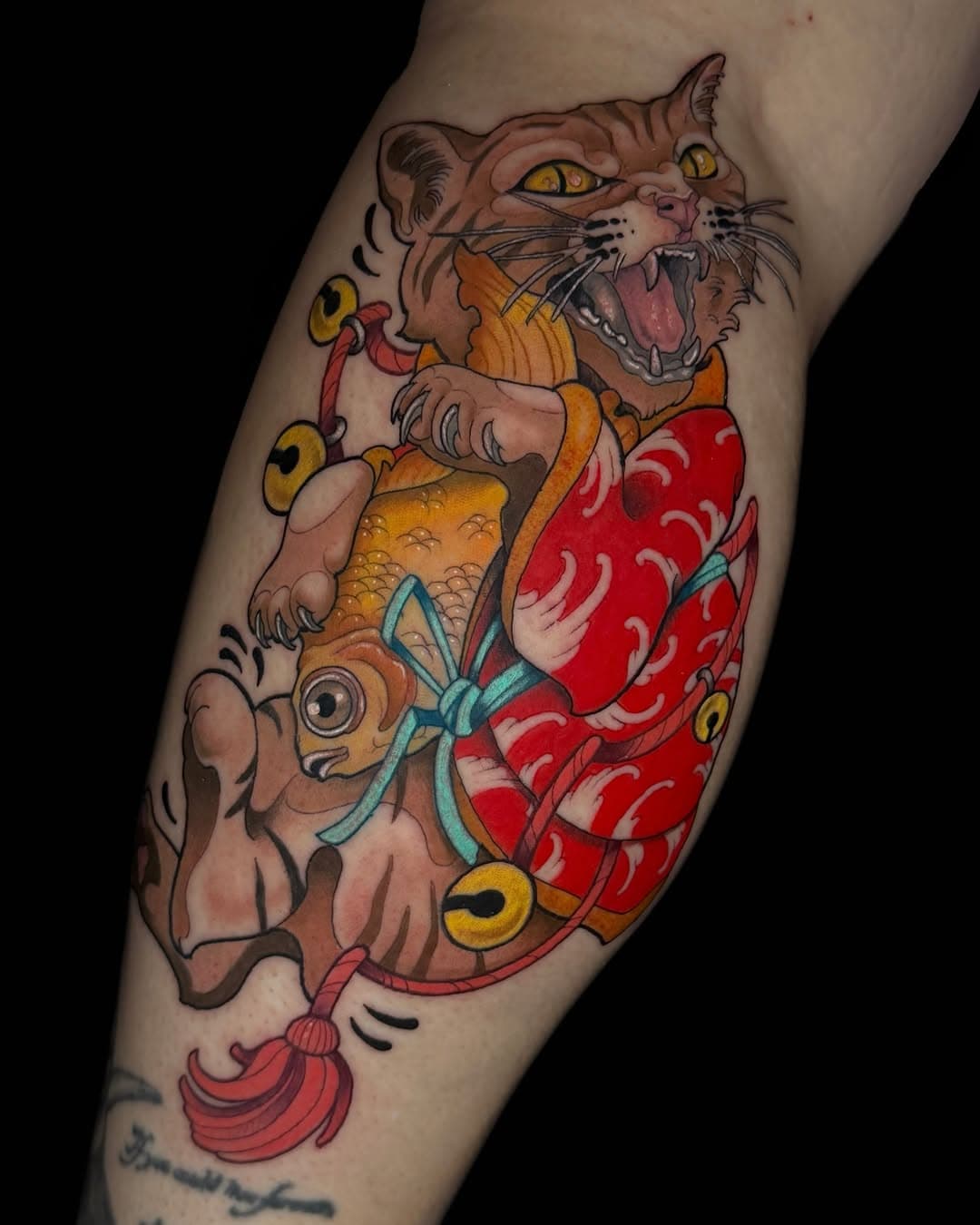 Repost of this awesome kimono kitty 😺 
Done using @fkirons @fusion_ink @kwadron_usa @crybabytattooproducts @recoveryaftercare 

#neotrad #neotraditional #neotraditionaltattoo #dallastattooartist #texastattooartist #cattattoo #japanesecat