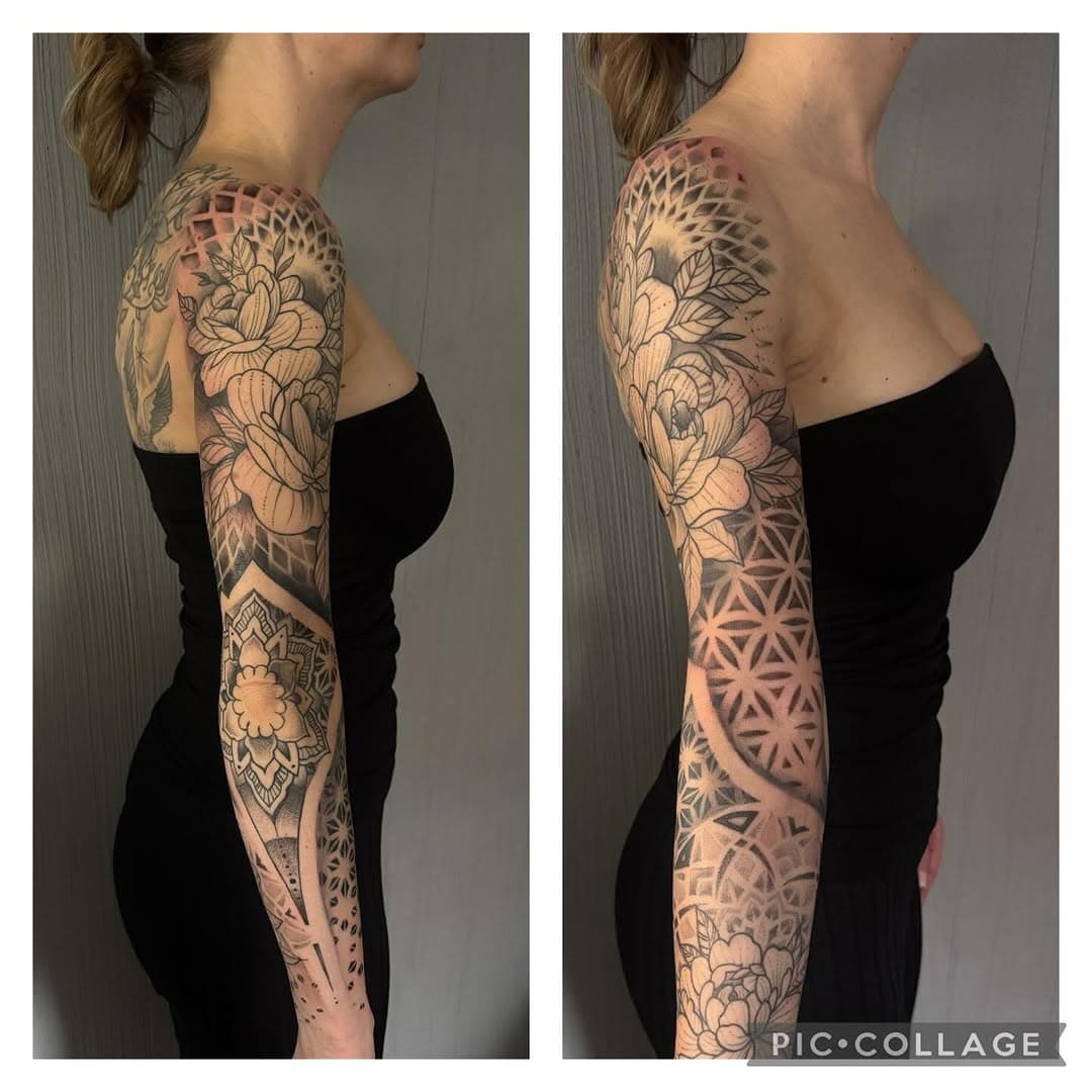 Tattoo gestochen von Micha❤️
•
•
•
•
•
•
•
•
•
•
•
•
•
•
•
•
•
•#tattoo
#ink #inked #tattoostyle #tattoedgirl #realistic #hamburg #realistictattoo #tattoolife #tattoohamburg #portait #realism #tattooidea #piercing #tattoodesign#hsv #tattooedmen#bluesparkttattoohamburg #instattoo #inkedgirl #inkedboy#love#happy #tattoosociety#bluesparktattoo#mandala #mandalas #mandalatattoo