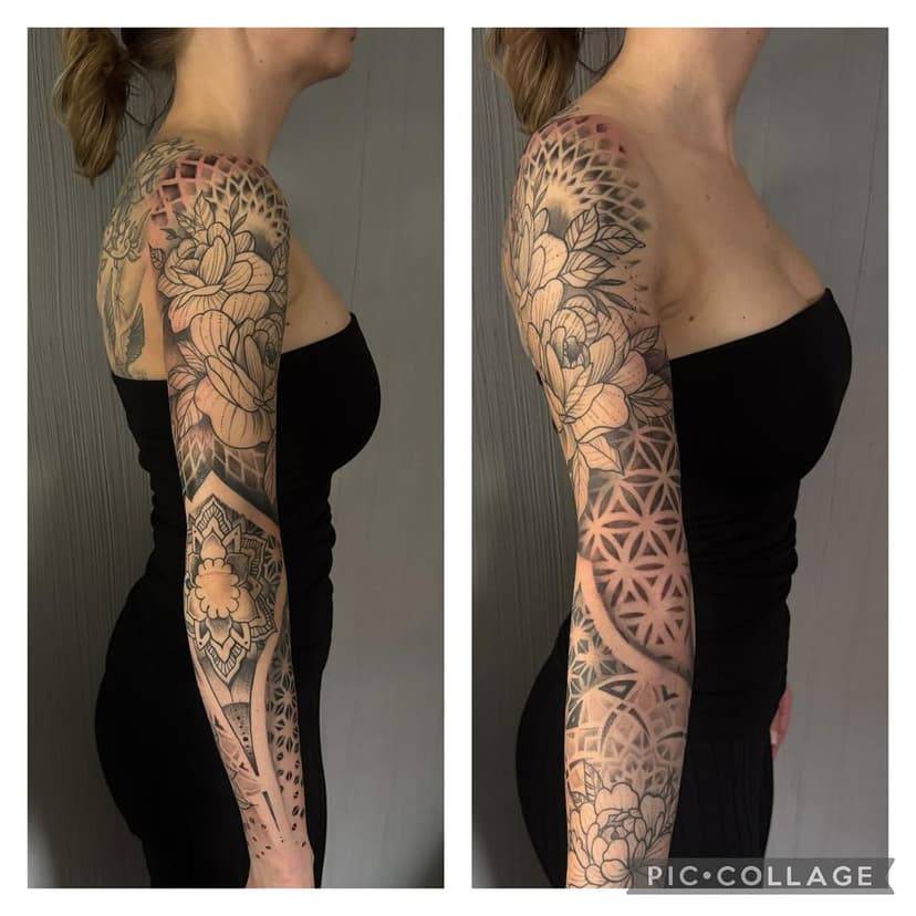 Tattoo gestochen von Micha❤️
•
•
•
•
•
•
•
•
•
•
•
•
•
•
•
•
•
•#tattoo
#ink #inked #tattoostyle #tattoedgirl #realistic #hamburg #realistictattoo #tattoolife #tattoohamburg #portait #realism #tattooidea #piercing #tattoodesign#hsv #tattooedmen#bluesparkttattoohamburg #instattoo #inkedgirl #inkedboy#love#happy #tattoosociety#bluesparktattoo#mandala #mandalas #mandalatattoo