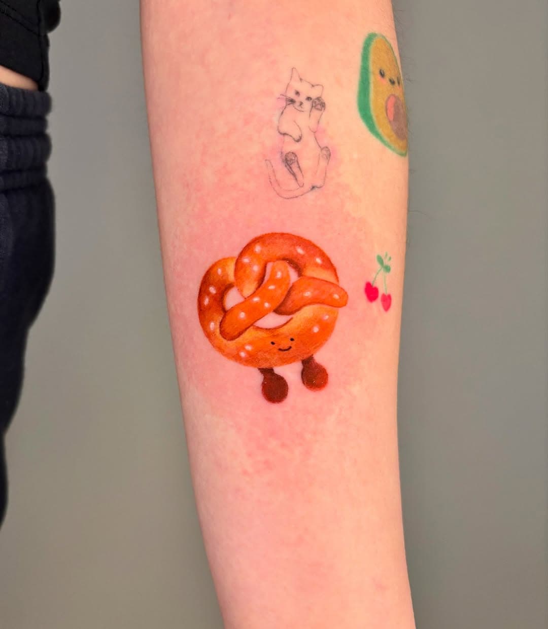 Freshly baked pretzel for Christine! What other foods do you wanna see?

𖦹⭒°｡⋆ 

Booking for end of March to May. Please fill out my booking form in my profile if interested!

········ ˗ˏˋ ★ ˎˊ˗

#blackandgreytattoo #bayareatattoo #sanjosetattoos #dotwork #smalltattoo #cutetattoo #ribbon #coquetteaesthetic #tinytattoo #daintytattoo #coquette #food #foodtattoo #pastry #cute #newyorktattoo #croissant #jellycat #bakery