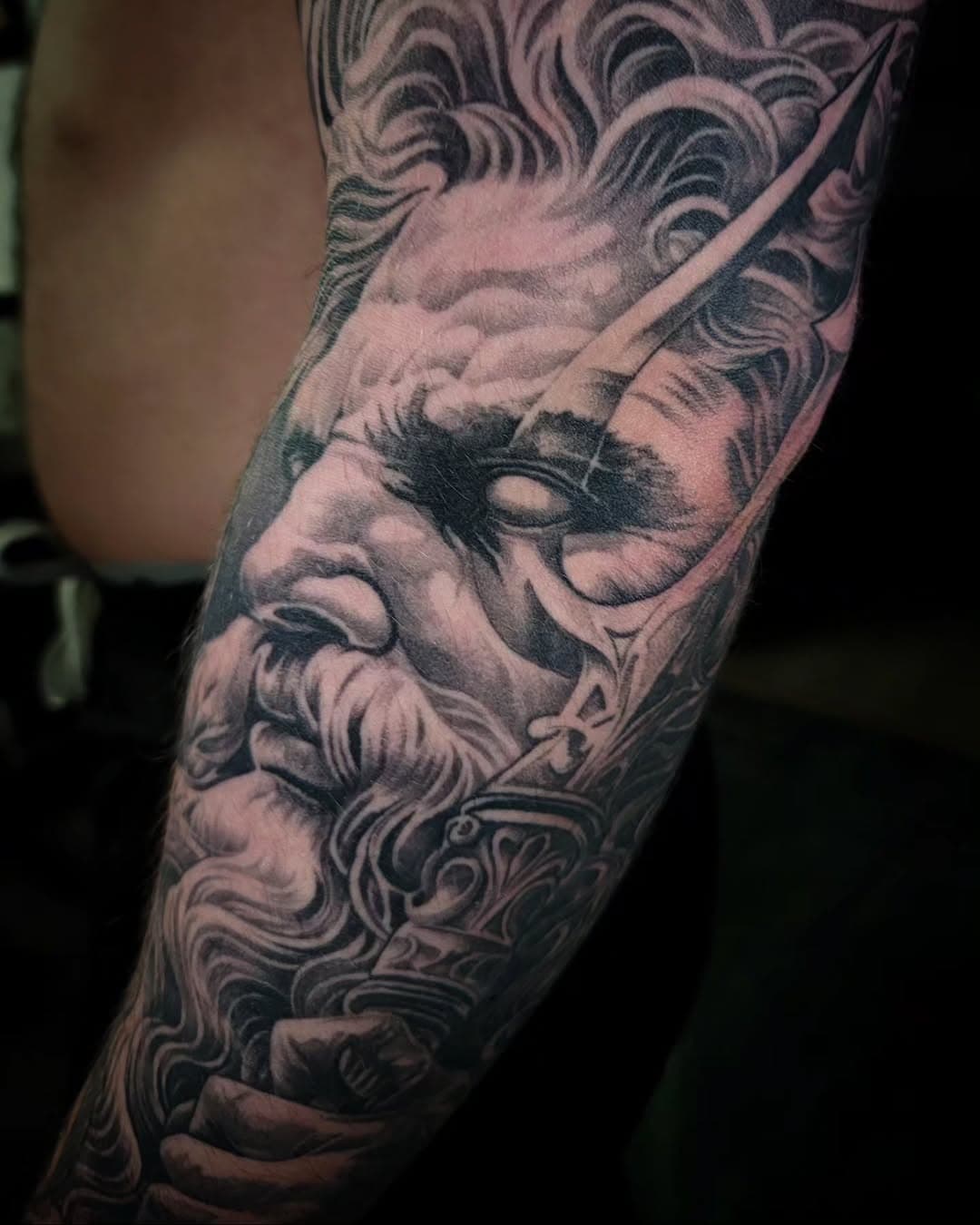 Most tattoos look good fresh but what about healed? This poseidon piece was done in one pass using mostly 5 round liner. Follow the instructions before and after and you'll ended up with a good piece.
.
.
.
.
.
.
.
.
.
.
...
.
.