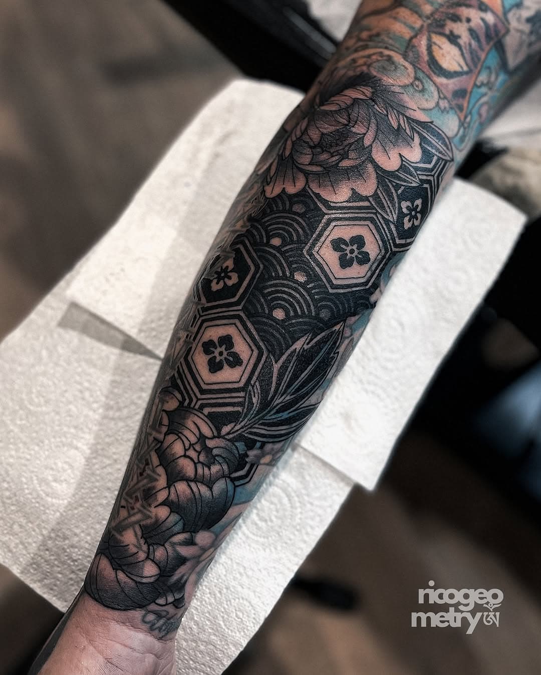 A fun challenge with this sleeve gap, blending into some old school colour Japanese work. Thanks for coming in Blake!