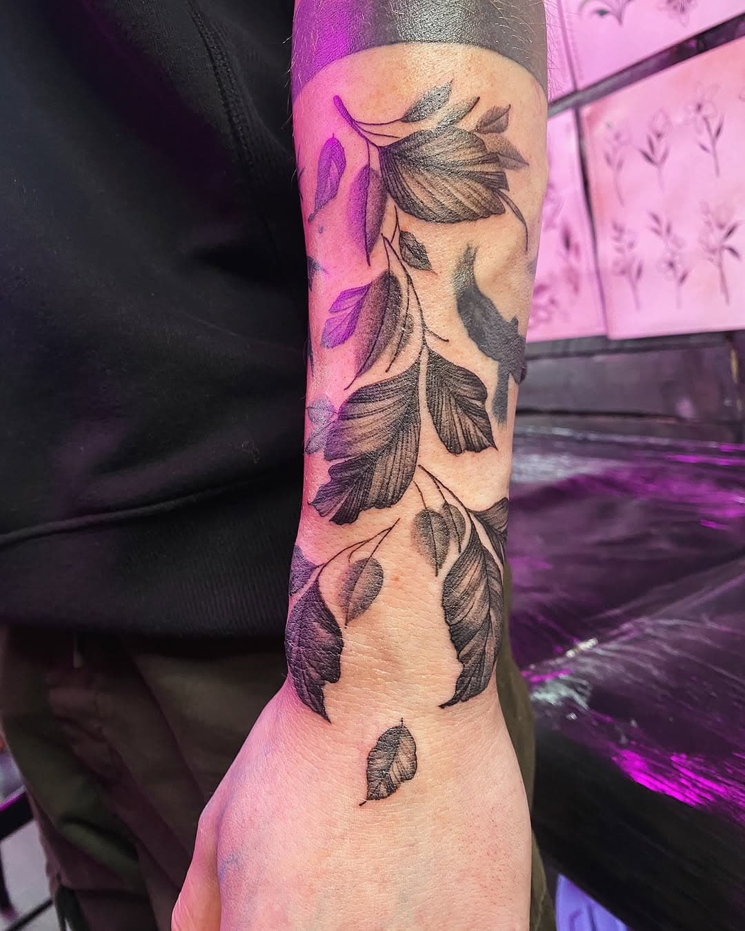 Bit of a gap filler with some ivy leaves 
Dm for bookings and enquiries thanks 

#tattoo #tattoolife #tattoolove #tattoos #finelinetattoo #lineworktattoo #chester #chesteruni #chestercity #cheshire #art #illustration #tattooart #happy #love