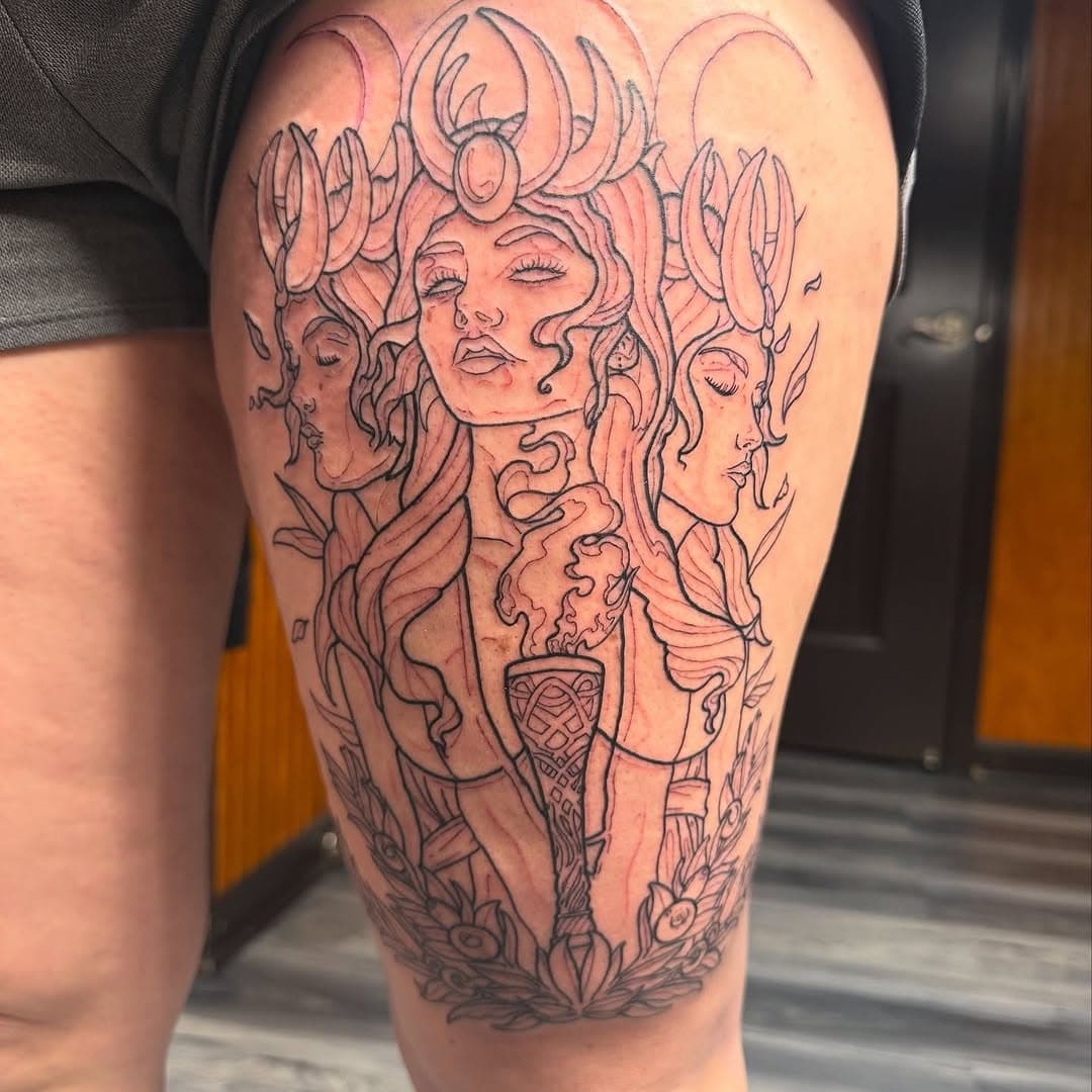 Cory started this awesome tattoo! Stay tuned to see the finished result. Want to see more of his work? Visit his page @tudafish_tattoos