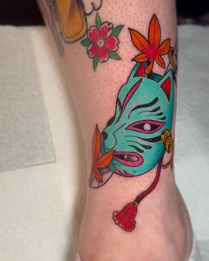 KITSUNE! As well as big Japanese pieces I also love doing these little bangers!

#kitsunemask #foxmask #foxtattoo #japanesetattooflash #tattooflash #japanesetraditional #japanesetattoo