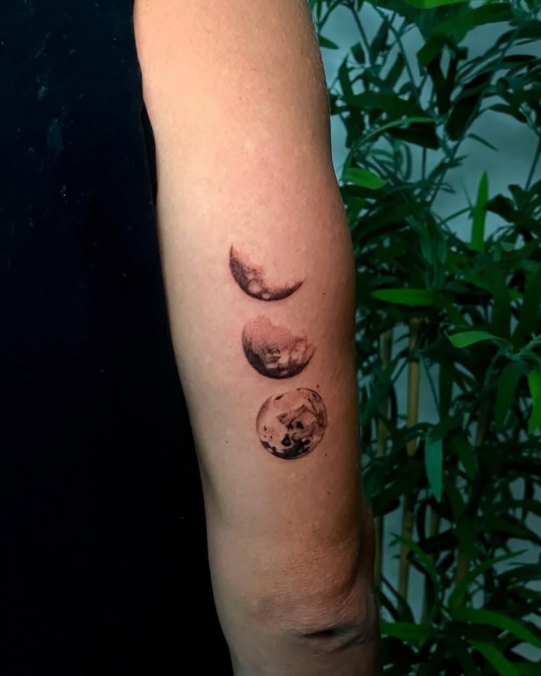 Realistic moon 🌕 

By @zebgarcia