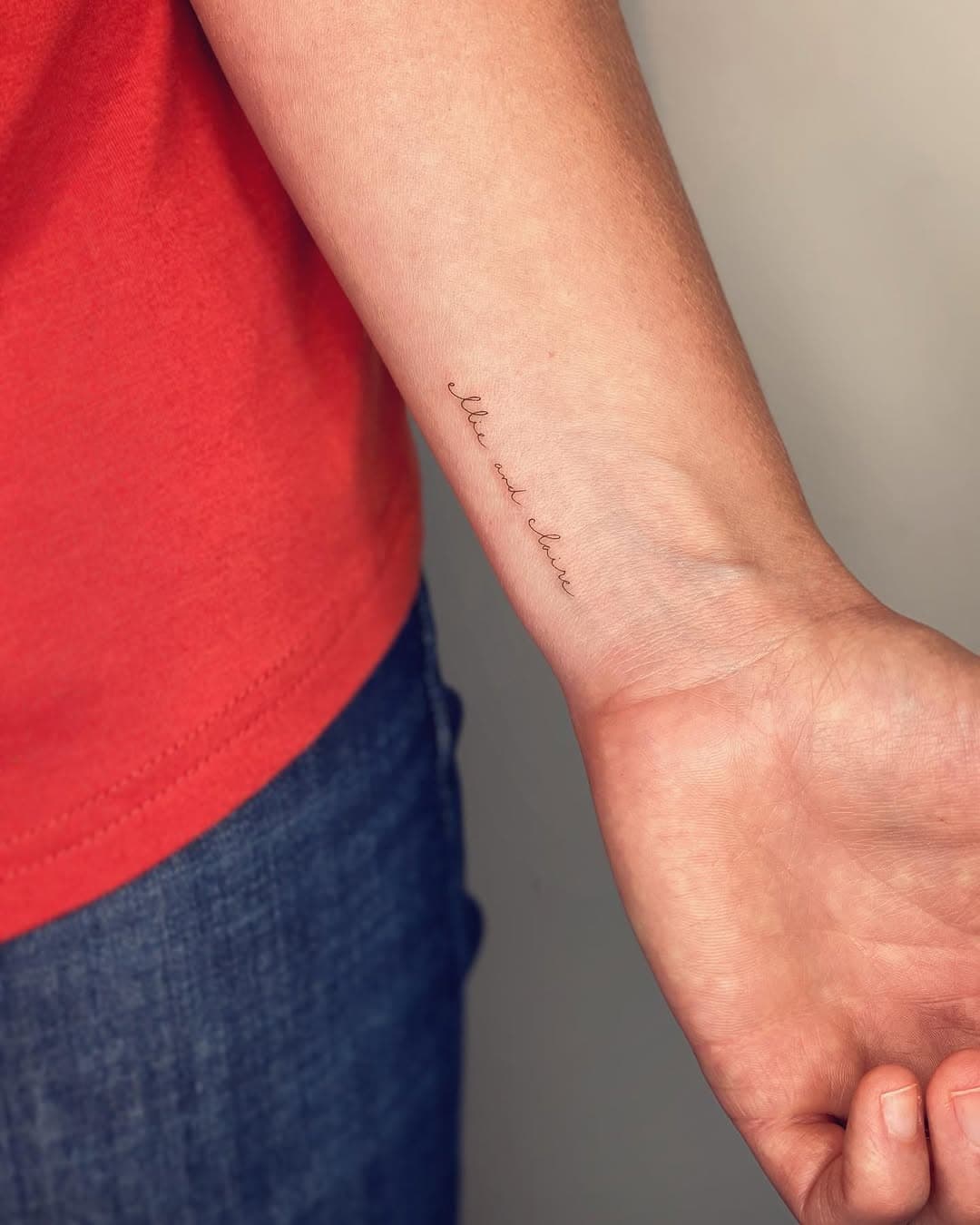 ᴱᴸᴸᴵᴱ ᴬᴺᴰ ᶜᴸᴬᴵᴿᴱ 
.
.
.
.
.
#kidsnametattoo #whristtattoo