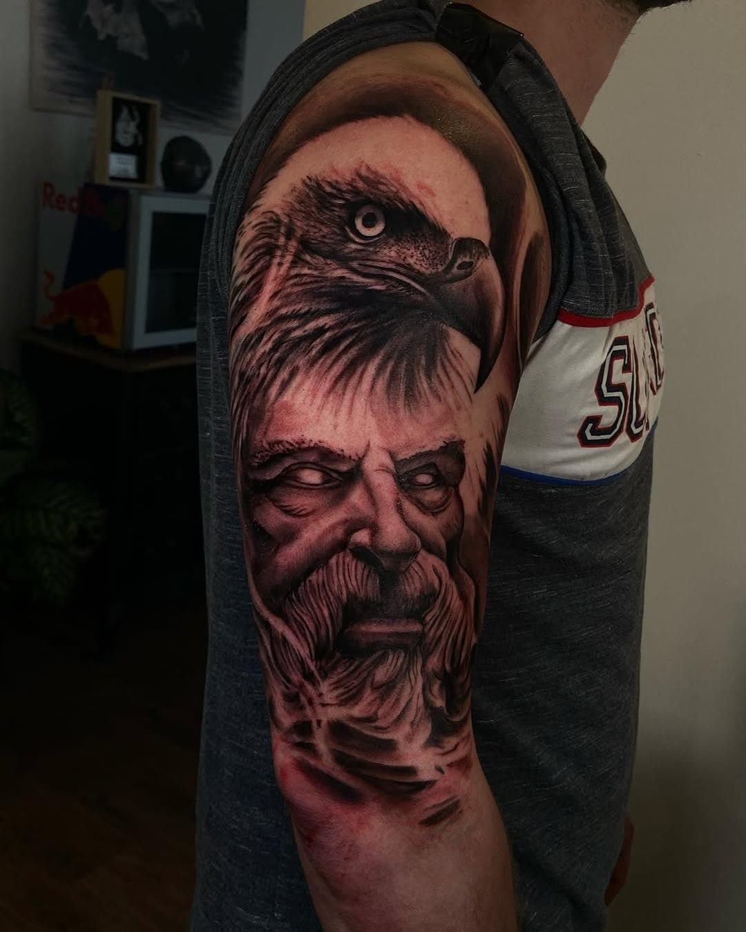 🦅 This stunning black and grey piece by @basti_barramundi captures strength and wisdom in perfect harmony. 🔥

The intense gaze of the eagle merges seamlessly with the stoic face of an ancient figure, creating a masterpiece full of depth and storytelling. 💫

#TheInkedArmy #ProTeam #TattooArt #BlackAndGreyTattoo #RealismTattoo #TattooInspiration